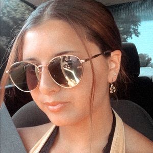 Meet your Posher, Nina